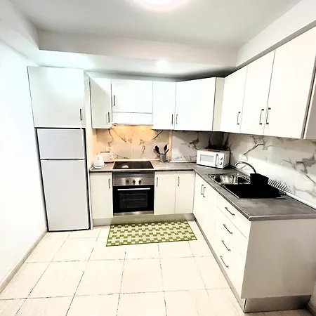Comfy Flores 1e With Pool Appartement